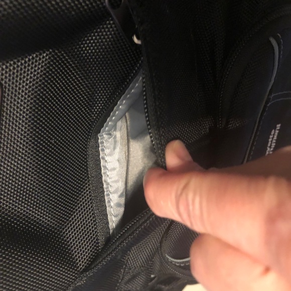 Targus Backpack with Laptop Section & Several Storage Sections (Great Condition) - Picture 8 of 10